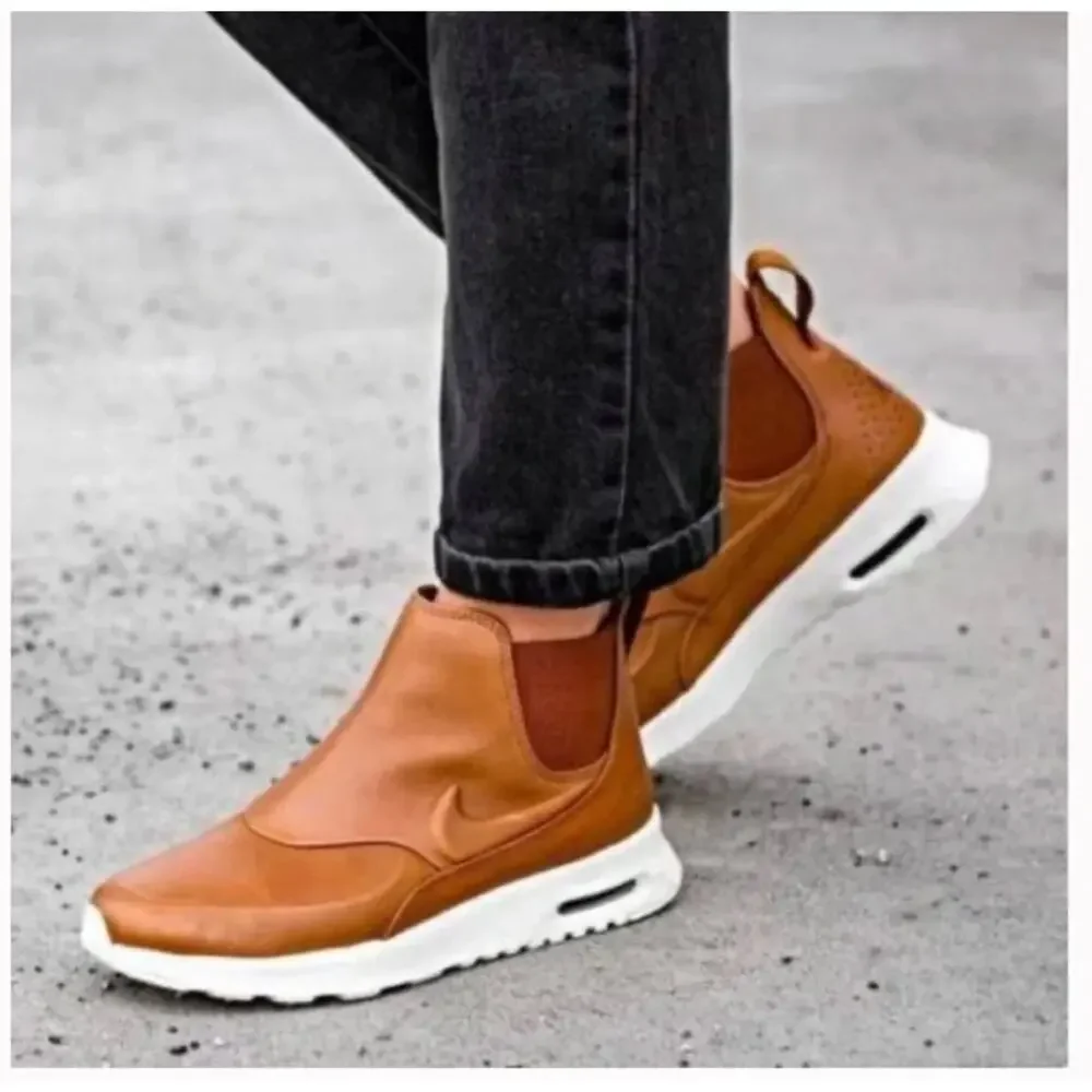 Nike Women's Air Max Thea Mid Sneaker Boots Chelsea boot in Ale Brown size 8.5
